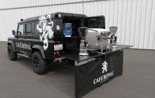 Landrover Defender Black Edition, das Allrad Kaffeemobil für Café Royal