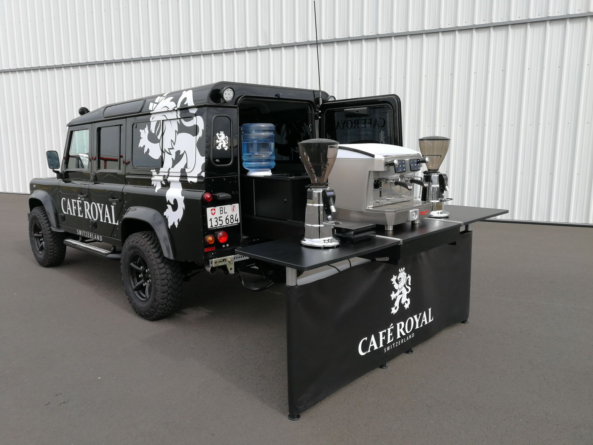 Landrover Defender Black Edition, das Allrad Kaffeemobil für Café Royal